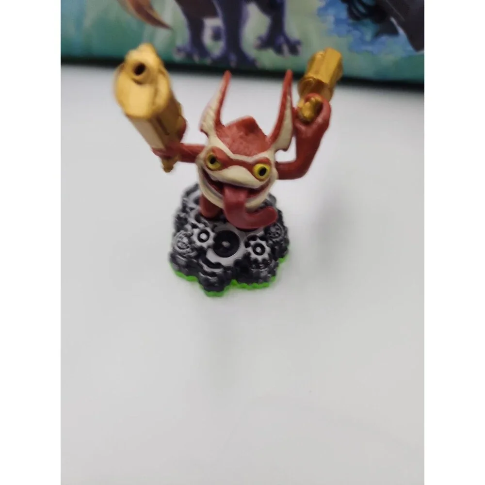 16 Skylanders Spyro's Adventure Zip Up Case